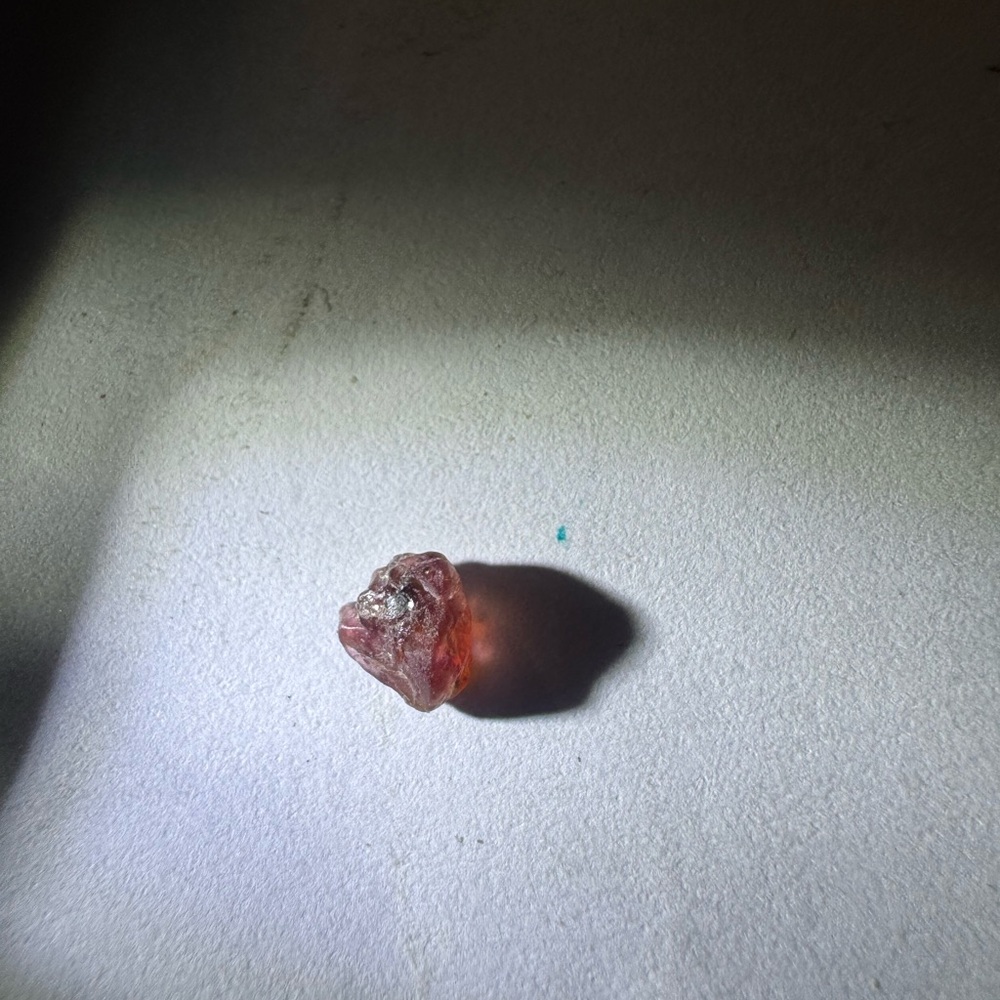 R003 - 1 Small pink/red rough sapphire crystal